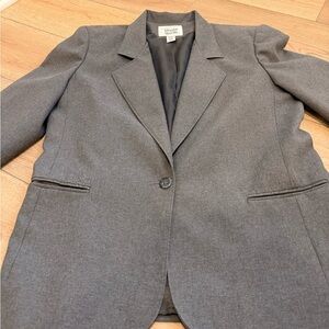 Vintage Gray Women’s Blazer with Shoulder Pads.
